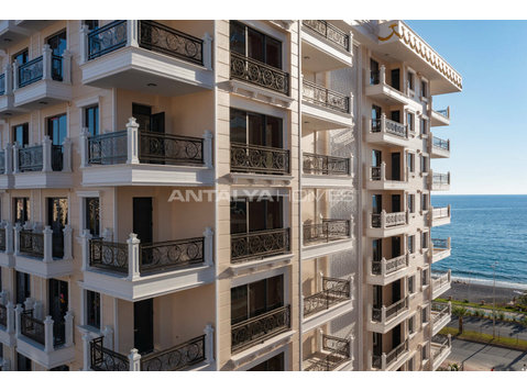 Apartments in a Sea View Complex in Alanya Mahmutlar - Housing
