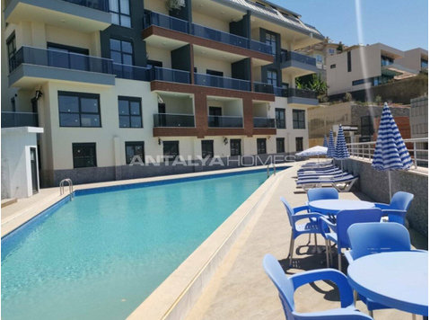 Apartments with Excellent City and Nature Views in Alanya - Lakás