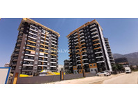 Central Flats 300 mt to the Sea in Mahmutlar Alanya - Housing