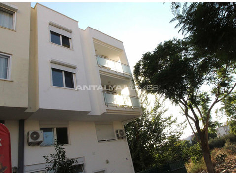 Centrally Located Building in Belek with a Store and 4 Flats - Ακίνητα