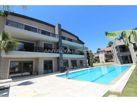 Chic Apartments in a Complex with Pool Close to Beach in… - Nhà