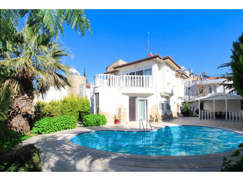 Detached Ready-to-Move House Near the Beach in Belek - Tempat tinggal