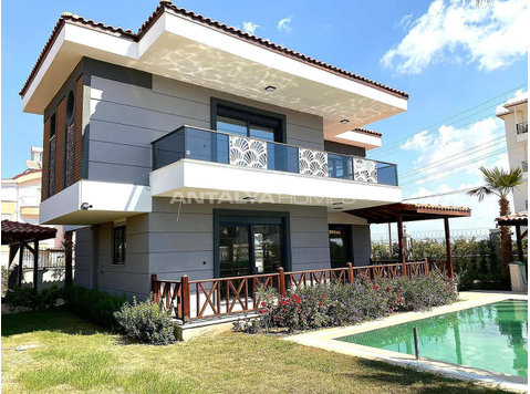 Detached Villas for Sale Close to Golf Courses in Belek - Residência