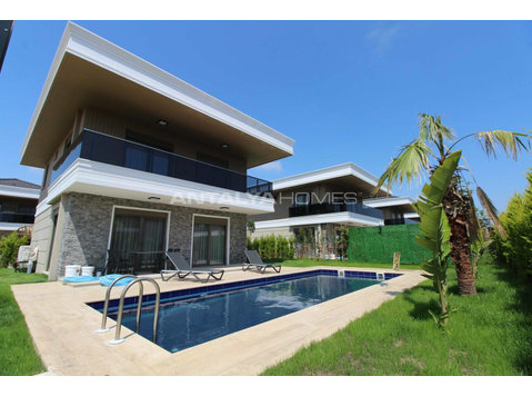 Duplex Villas with Private Pools in Belek Kadriye - Residência