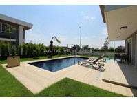 Duplex Villas with Private Pools in Belek Kadriye - Nhà