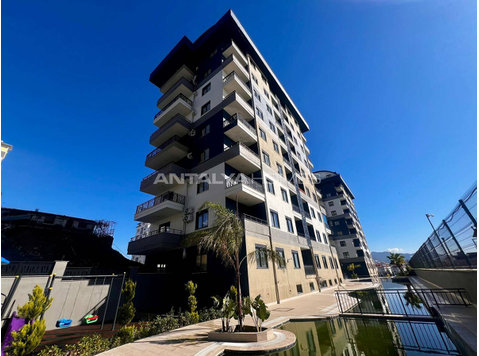 Flats in Ultra Luxurious Complex with Facilities in Alanya - Lakás