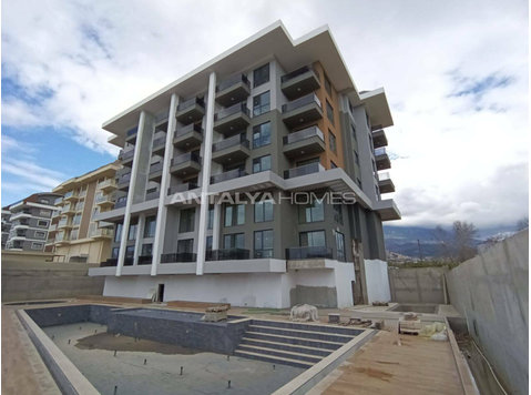 Flats in a Complex Near the Coastline in Alanya Kargicak - Immobilien