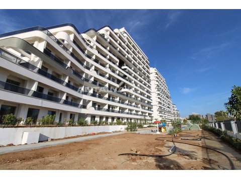 Flats in a Complex with Rich Amenities in Antalya Altıntaş - Housing