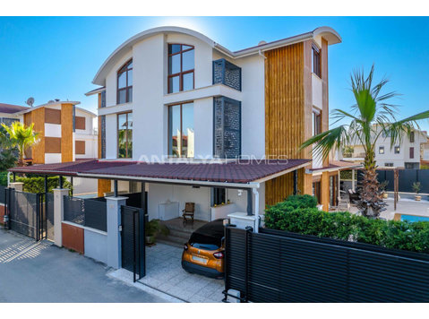 Fully Furnished Semi-Detached House with Private Pool in… - Housing