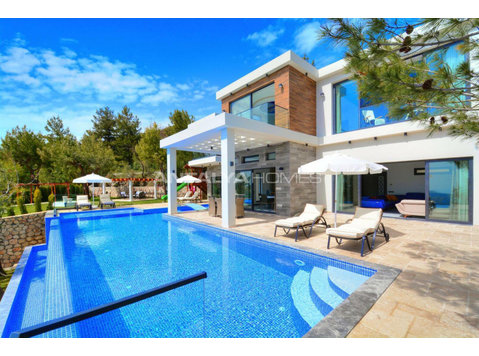 Furnished Villa with Pools & Large Garden in Kas Kalkan - Смештај