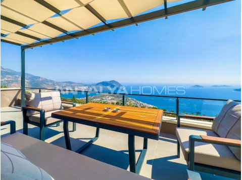 Houses with Sea Views and 4 Bedrooms in Antalya Kalkan - اسکان