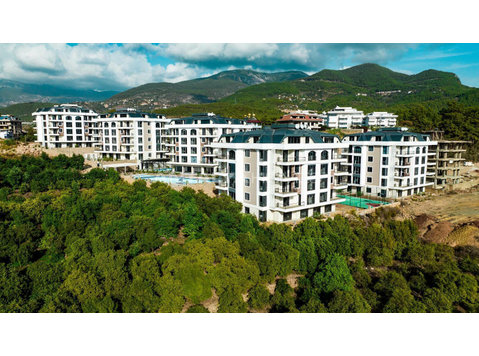 Investment Real Estate in an Elevated Position of Alanya Oba - Housing