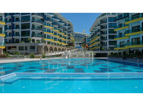Key-Ready Flats in a Complex with Private Beach in Kargicak… - ハウジング
