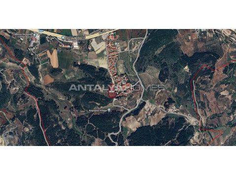Land with Tourism Zoning in a Prime Location in Manavgat - Woonruimte