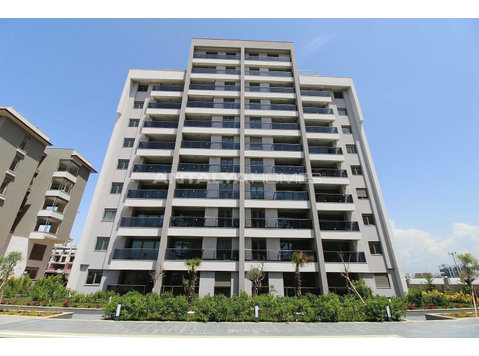 Luxury Real Estate for Sale Near Shopping Centers in Antalya - Nhà