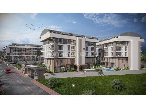 Luxury Real Estate with Indoor and Outdoor Pools in Antalya… - Vivienda