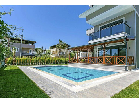 Modernly Designed Villas in a Complex in Belek Kadriye - السكن
