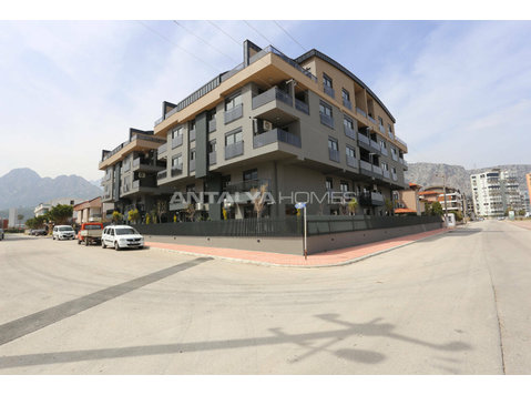 Mountain View Apartments with Communal Pool in Antalya… - Locuinţe