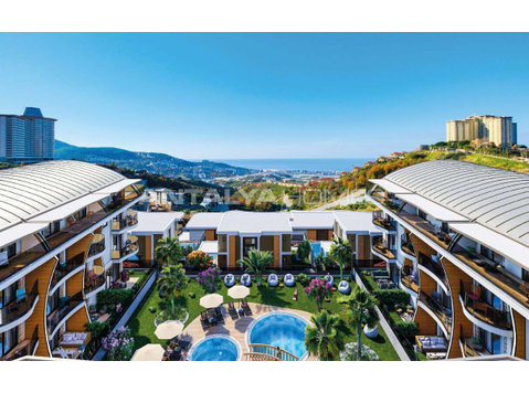 Real Estate in a Complex with Impressive Views in Alanya - السكن