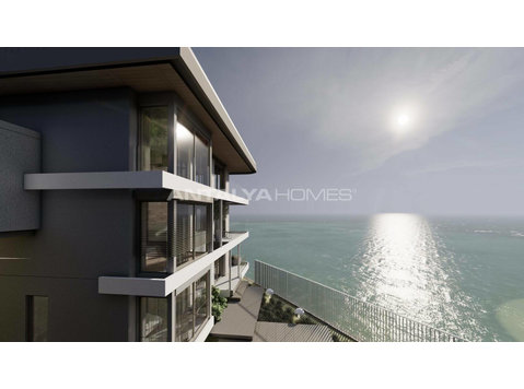 Seafront Properties with Unique Views in Alanya Carsi - Asuminen