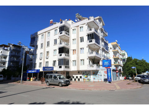 Spacious Duplex Flat with 4 Bedrooms in Antalya Konyaalti - Woonruimte