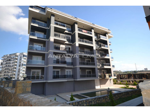 Spacious Furnished Flat in Complex Close to Sea in Alanya… - Locuinţe