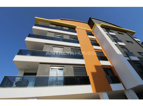 Spacious and New Apartment with Natural Gas in Antalya - Tempat tinggal