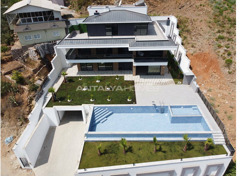 Stylish Detached House with Private Pool in Alanya Tepe - 숙소