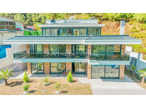 Stylish Detached House with Private Pool in Alanya Tepe - Housing
