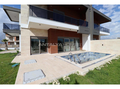 Stylish Twin Villas with Private Pool in Altinkale,… - Housing