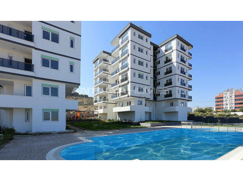 Three Faced Flats with Modern Design in Antalya Kepez - Nhà