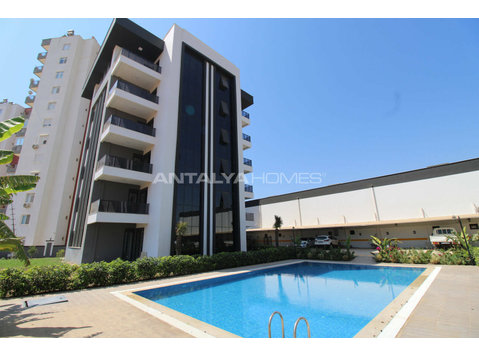 Turnkey Flats with En-Suite Bathroom in Antalya Altintas - Смештај