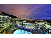 Turnkey Properties with Castle and Sea View in Alanya - Locuinţe