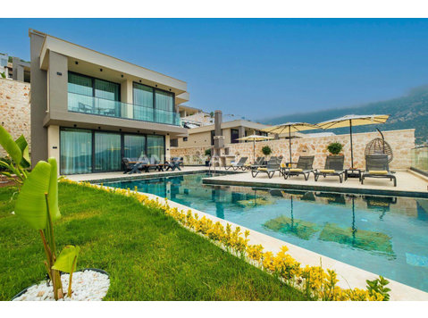 Villa with Garden and Swimming Pools in Antalya Kalkan - Housing