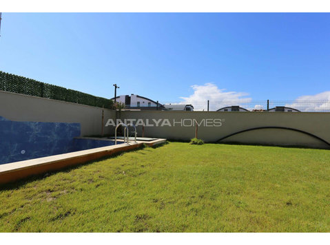 Villas with Private Pools and Smart Home Systems in… - Housing