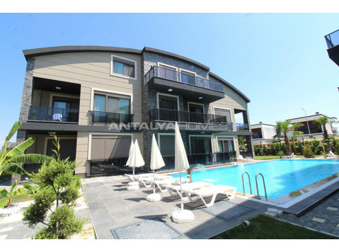 Well Located Apartments in a Project with a Pool in Belek - Nhà