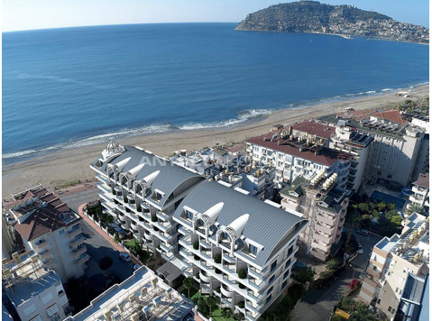 Well Located Dazzling Seafront Apartments in Alanya - Housing