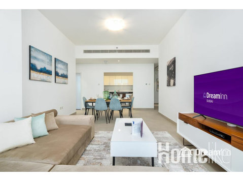 Dubai Retreat: Modern Sophisticated Luxury Apartment - Apartments