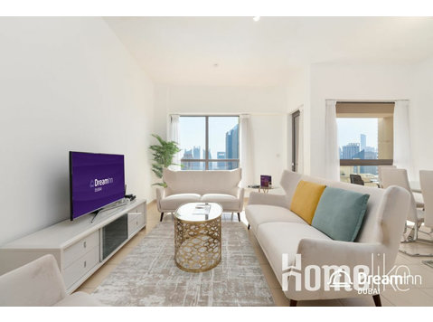 Sophisticated Luxury Apartment in Prime Location - Appartamenti