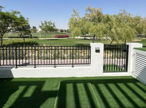villa for rent in Dubai townhouse Damac Hills view the park - منازل