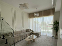 villa for rent in Dubai townhouse Damac Hills view the park - گھر