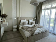villa for rent in Dubai townhouse Damac Hills view the park - گھر