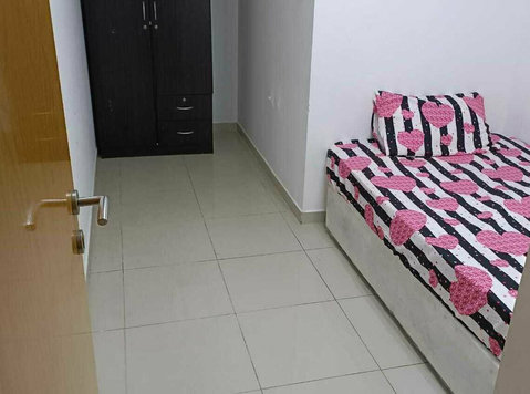 Big maid room for couples - sharing 2 bathroom, - Escritórios / Comerciais