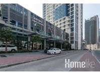 Stylish City Haven: moderno apartamento de lujo en Dubái - Pisos