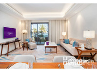 Dubai Retreat: Modern Sophisticated Luxury Apartment - குடியிருப்புகள்  