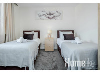 Captivating 3 bedroom apartment in Grays - 아파트