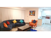 Spacious apartment in  Brentwood - Asunnot