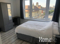 Chambre simple privée avec lit double au coeur de Cambridge - Collocation