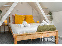 Stylish 4 bed home in  North Cambridge - อพาร์ตเม้นท์