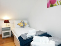 The Mews Apartment with FREE parking and Bus Stop - Апартмани/Станови